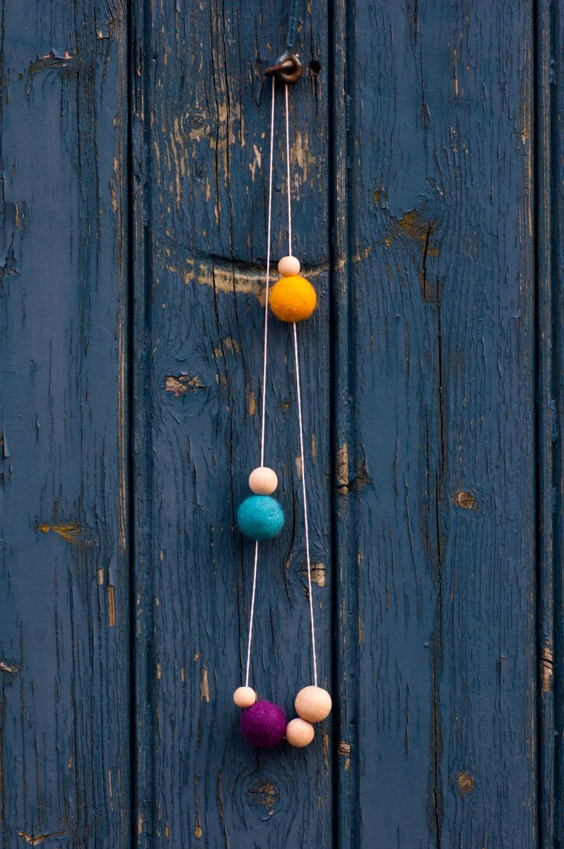 sanyawinter's tweet photo. It's a new day, it's a new dawn! And we're keen on what's behind door #7 of the advent calender. Minima 03 with a magic violet bead it is! Head over to Etsy and ask me for her: https://t.co/vmzmpAMi0A

#UnitedColorsofEurope #UnitedColorsofEtsy #ecochristmas #giftsforher https://t.co/6yeRHl5acE