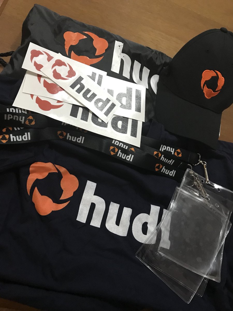 Coachfos_Aus's tweet photo. Thanks @bradverrills1 and @HudlAus for some little goodies today! 🙏🏻👏🏻🏀👍 #lovethecap #hudl #givethanks #networking #loveyourwork @HudlHoops https://t.co/gTQZQTyarN