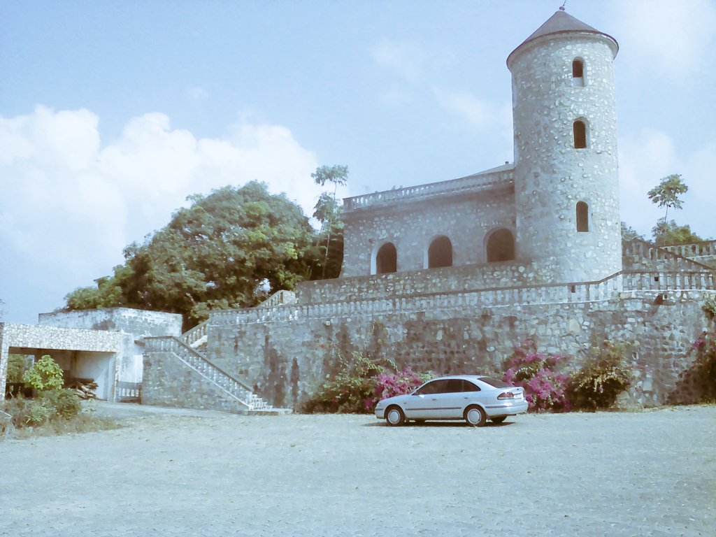 ColeDodji's tweet photo. Bon #jeudi à tous ! Connaissez-vous le Château Vial à Kpalime? @tgb_tourisme #TourismeauTogo https://t.co/YqAlDqIFyH