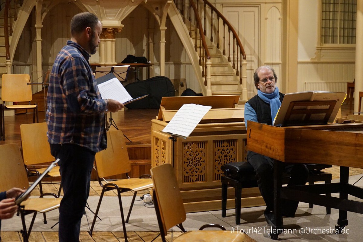 Orchestra18c's tweet photo. Tenor Thomas Cooley and Andrea Marcon preparing Telemann last oratorio Der Tag des Gerichts for @ZaterdagMatinee at @Concertgebouw next Saturday December 9. All info: https://t.co/B4JNpeNCGQ #Tour142Telemann #earlymusic #zaterdagmatinee https://t.co/rKX0Zl5kN4