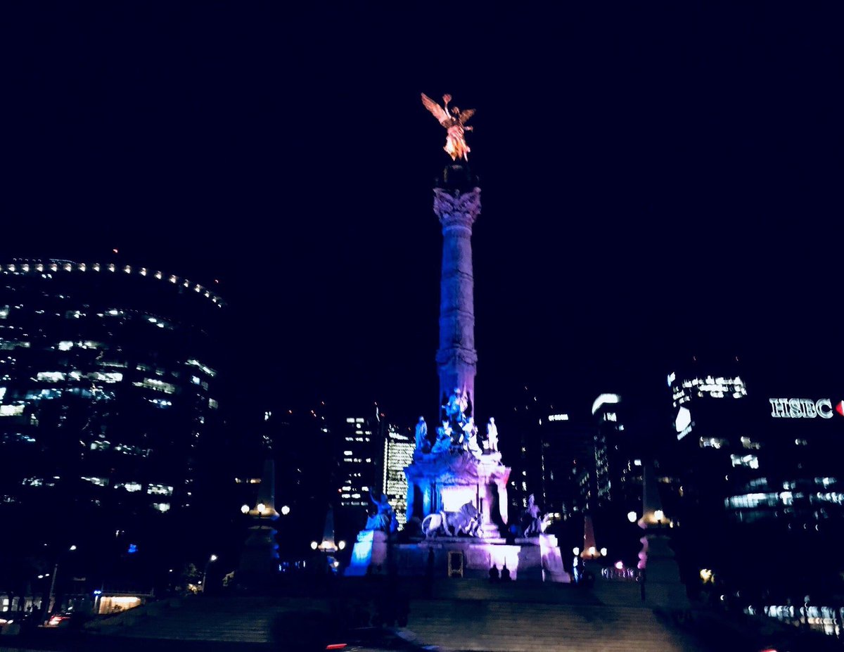 #MexicoCity’s Monumento a la Independencia glowing with the Finnish colours for #suomifinland100 last night! Spotted by our team in #Mexico 🇲🇽❤️🇫🇮