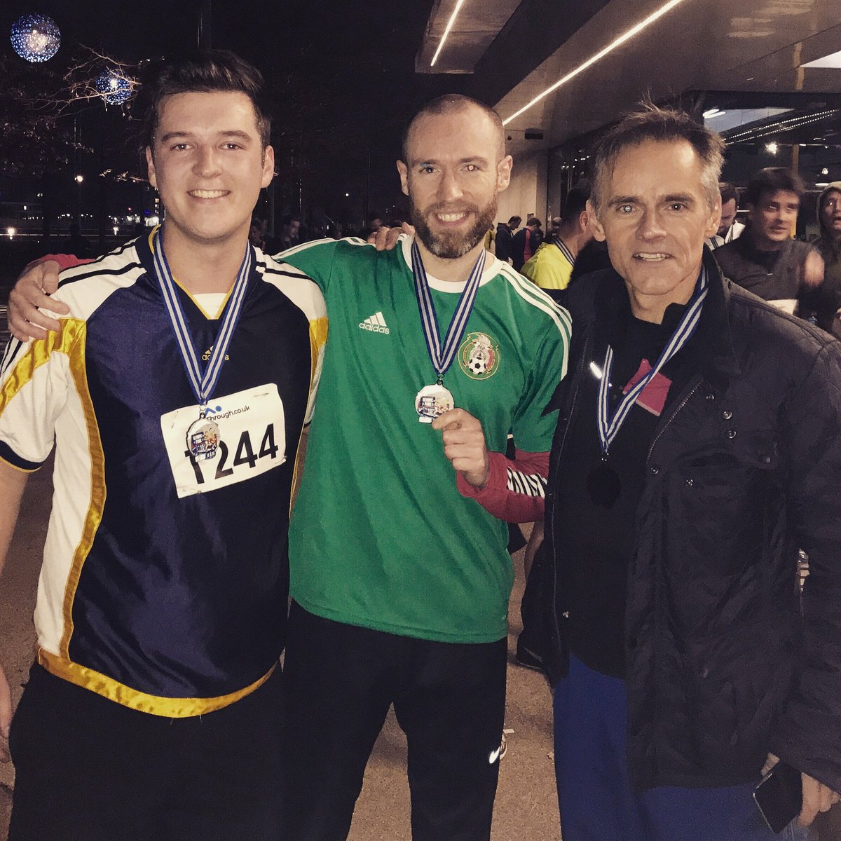 RazorResearch's tweet photo. Our #RazorRockets chased the moon at @noordinarypark last night. #OllieRazor #JamesRazor #SteveRazor @runthroughUK
#RazorAfterHours #RunThroughUK #chasethemoon #running #runners #training https://t.co/MddDbMU9F1