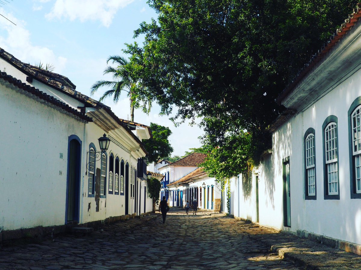 MadeleineLilyB's tweet photo. London’s rain today is making me wish I was back in a sunny Brazil with @KAvisRiordan 🇧🇷 😭#bringonthenextadventure https://t.co/N3YZpMVfRN