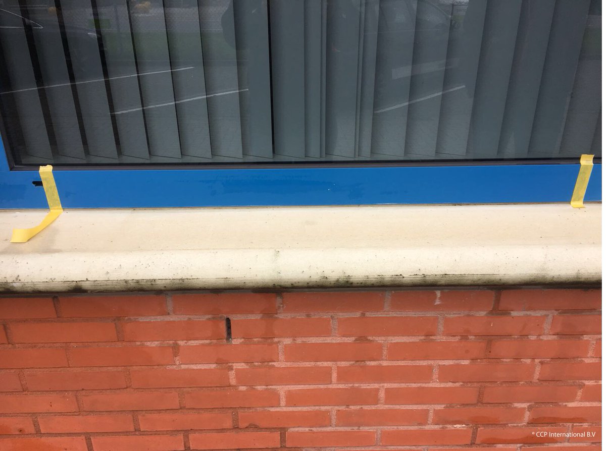 CCPI_BV's tweet photo. Mooi resultaat op dit extreem verkrijt en verontreinigd #raamprofiel. Reiniging middels #PreClean N-Creme i.c.m. #PreClean AL10 en #PreClean SurfaceCleaner Wipes. Geconserveerd middels #PreCare #RenoCoat Brilliance. Meer info: https://t.co/OvR7l3nxyh https://t.co/rYZRvXfgtk