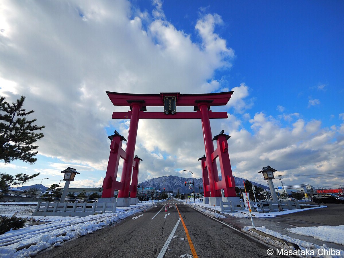 O Xrhsths 写真家 千葉 真隆 Sto Twitter 大鳥居 弥彦村 昭和57年に上越新幹線開通を記念し 彌彦神社一ノ鳥居 をモデルに建設された高さ30 16mの鳥居 空 Sky Skyviewers 弥彦 弥彦神社 鳥居 新潟 朝 Yahiko 雪 Snow 大鳥居 オリンパス Olympus Omd