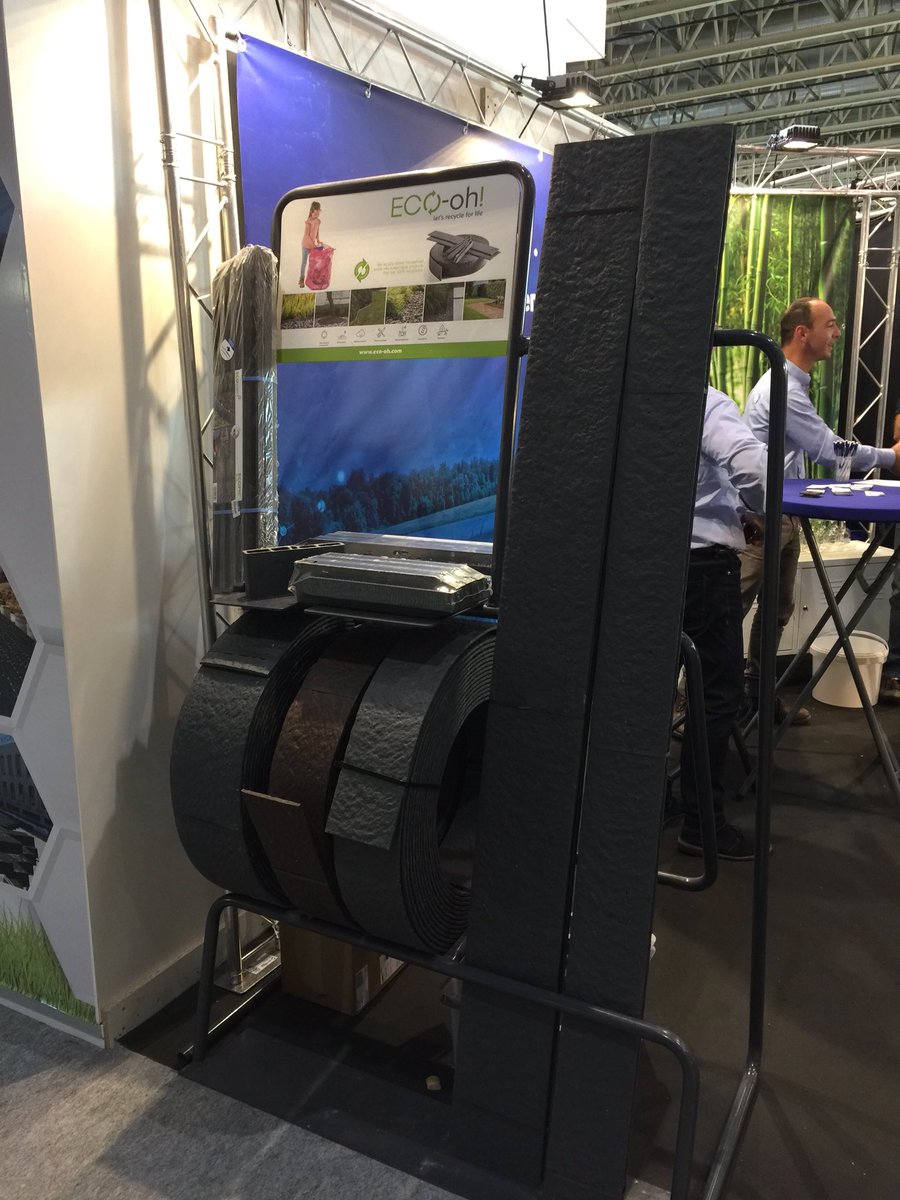 Retrouvez les bordures #ecolat en plastiques #recyclés avec #aquaticscience sur le salon #paysalia #paysalia17. #ecologique #economique #eco-oh #jardin #bassin