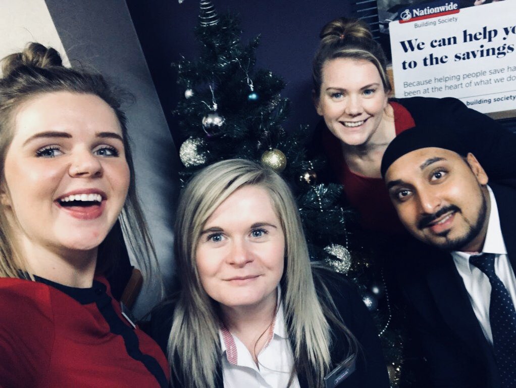 ShanlarWalsh's tweet photo. Team Stamford feeling all Christmassy now!! 🎅🏻🎄🦌🎁 @erinmarie08 @AdeBlomefield #xmas #team #decorations #tree #🎅🏻 https://t.co/VgvQ2LYm7Q