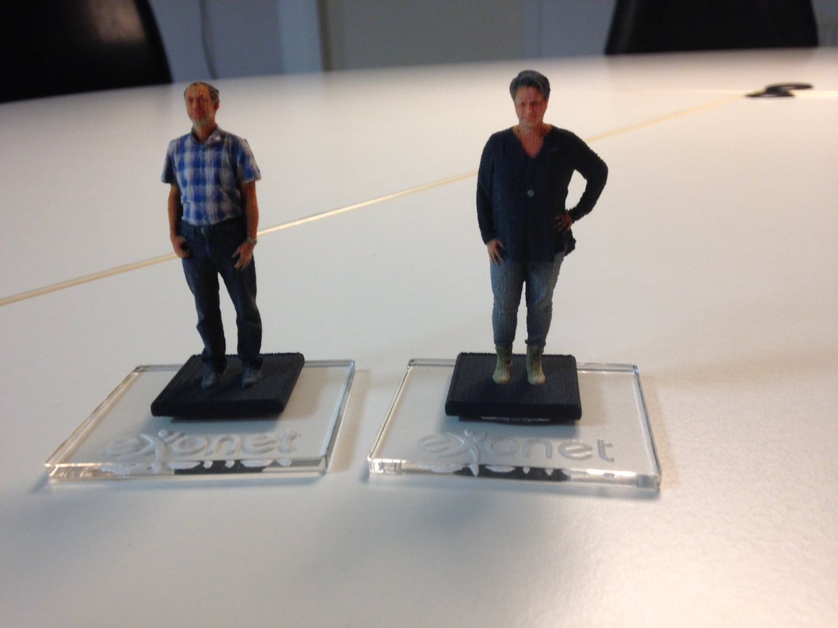 Passoft's tweet photo. De 3D mini Annelot en mini Arjan zijn binnen gekomen van 15 jaar Exonet. Goed gelukt, bedankt! https://t.co/zFCkflgS9G