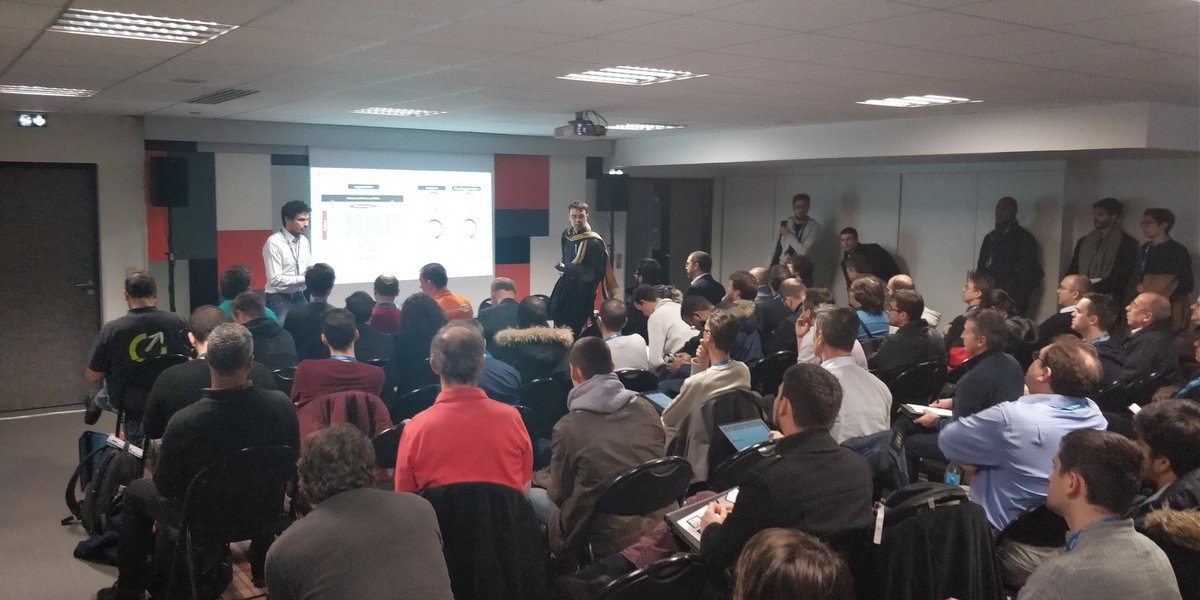 AdrienBlind's tweet image. Packed room for @NeffYannick speaking about #devops in #societegenerale at #OSSPARIS17