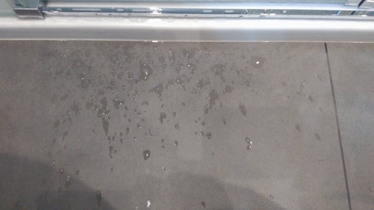 RegulezVicente's tweet image. #SYSTEMPOOL #porcelanosa @Porcelanosa_es @PorcelanosaTIMO 
Desde 5 julio hasta hoy, tienen el cuajo de decir que la mampara está bien y no querer solucionar sus errores. No contestan a quejas, solo cobran.La ley no les ampara. Donde está el prestigio de la marca? Todo mentira!