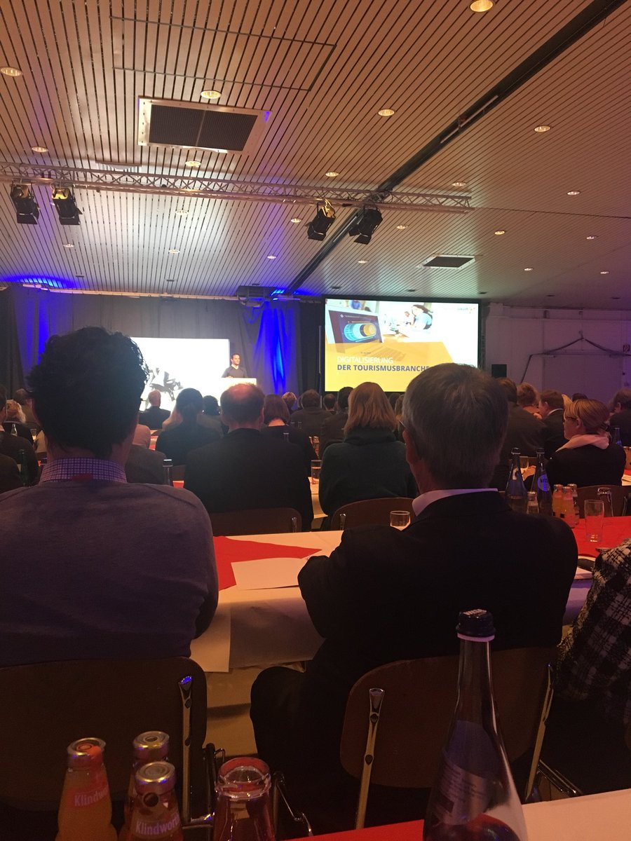 caronotcora's tweet photo. #ttsh2017 Digitalisierung in der Tourismusbranche - muss getwittert werden https://t.co/HnEL7MXMVv