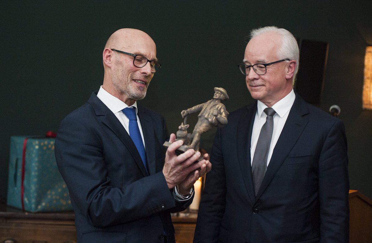 BdzvPresse's tweet photo. Bye bye @hjfuhrmann: Im Politbüro im Soho House verabschiedet @BdzvPresse den langjährigen Leiter Kommunikation + Multimedia Hans-Joachim Fuhrmann mit einer großen Sause und einem Ehren #TWP von @PSHerbst sowie einem Ehrenschwarzwälder von BDZV-Vizepräsident Dr. Richard Rebmann https://t.co/bH9Jz6eH6b