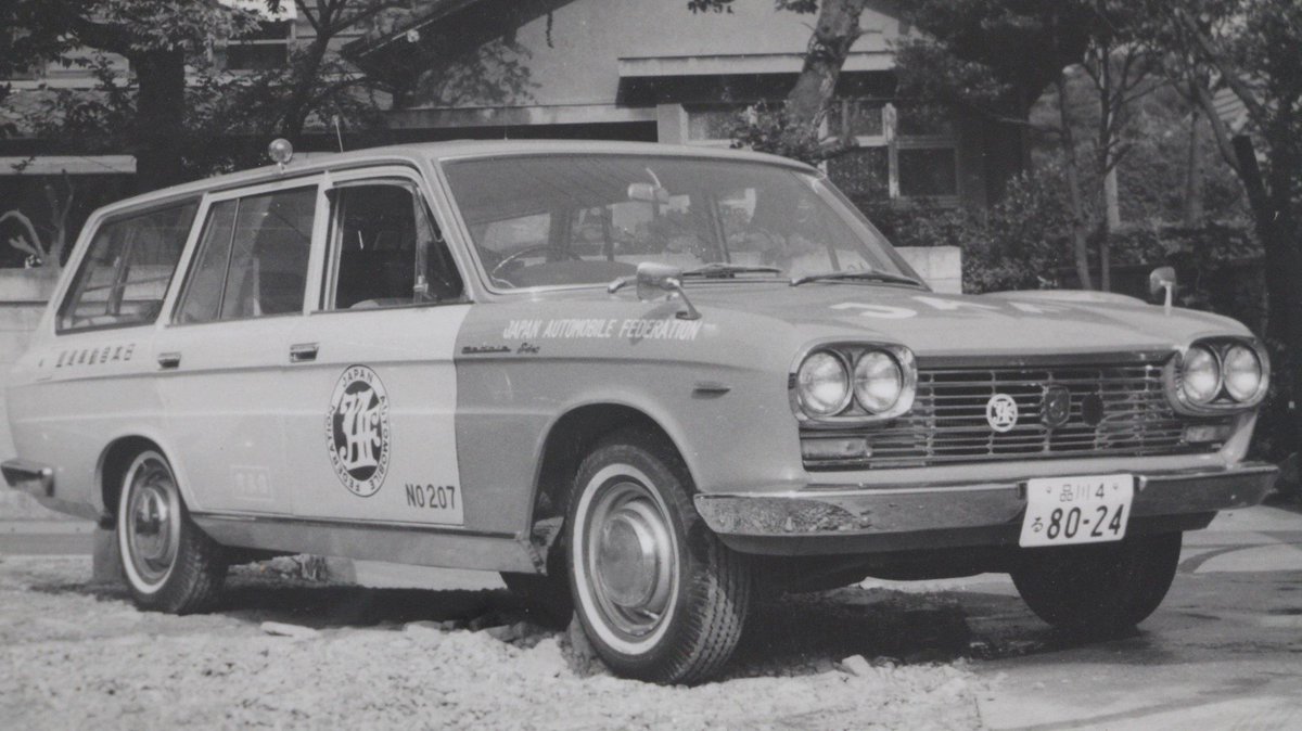 Jaf 黒電話でロードサービス受付 ｊａｆ東京支部の倉庫から発掘された懐かしの写真 むかし活躍したサービス カーや 黒電話でロードサービスを受ける職員たち いまがどれだけ発展したのか しみじみ考えさせられる写真です T Co