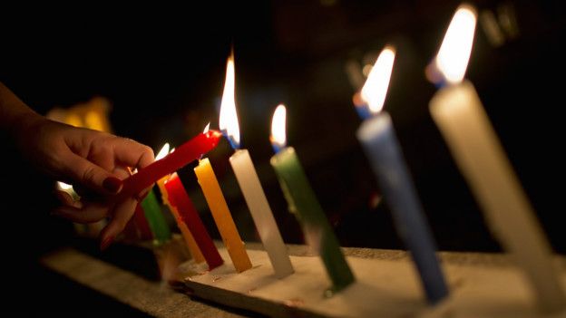 BLifeMedia's tweet photo. Today is the "Day of the little Candles" in Colombia where families get together and light candles to celebrate the immaculate conception and also the unofficial start of the #Christmas season 🎄🎁
What are you doing tonight to celebrate?

#Barranquillalife #DiaDeLasVelitas https://t.co/5fEzsKMYvv