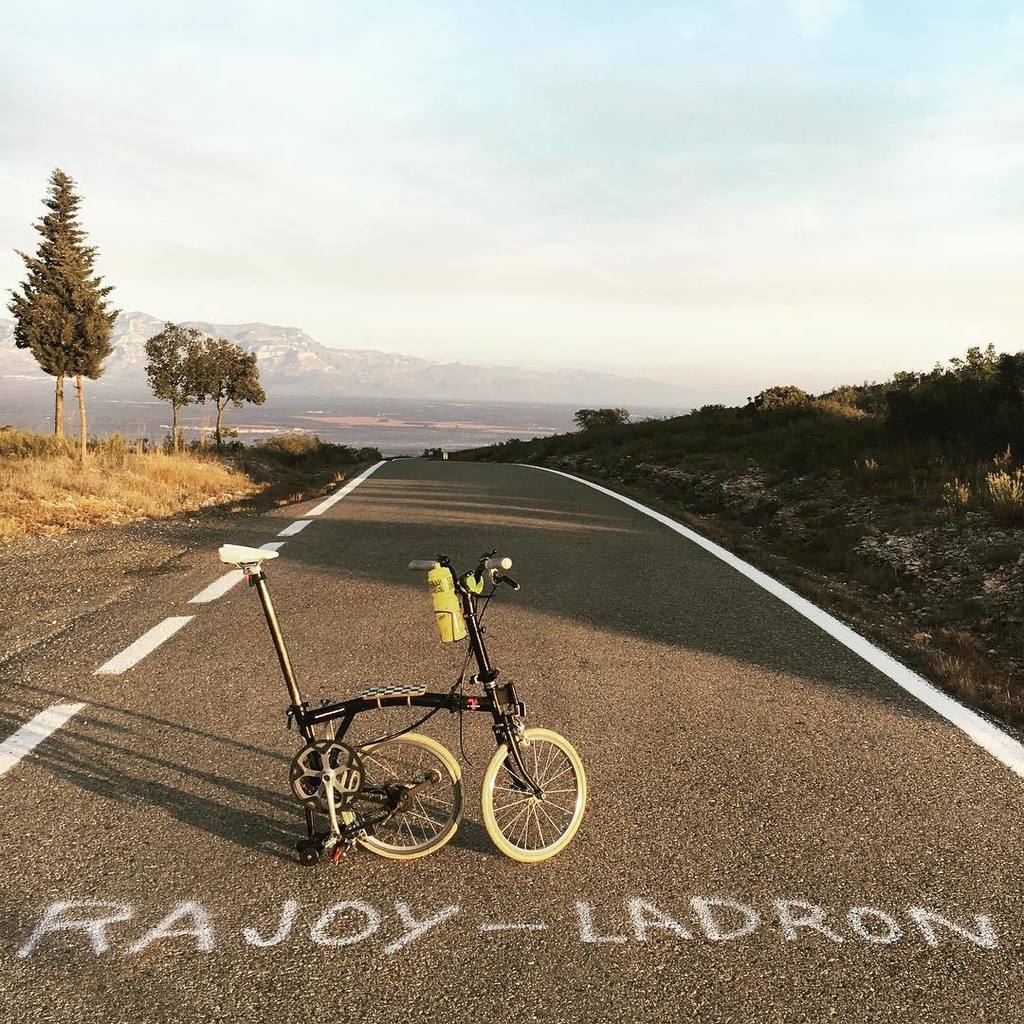 stndpfrbrmptn's tweet photo. We're not much into #politics but at the #topofthehill #realitybites #mybrompton #madeforsport https://t.co/KltSFMgl76