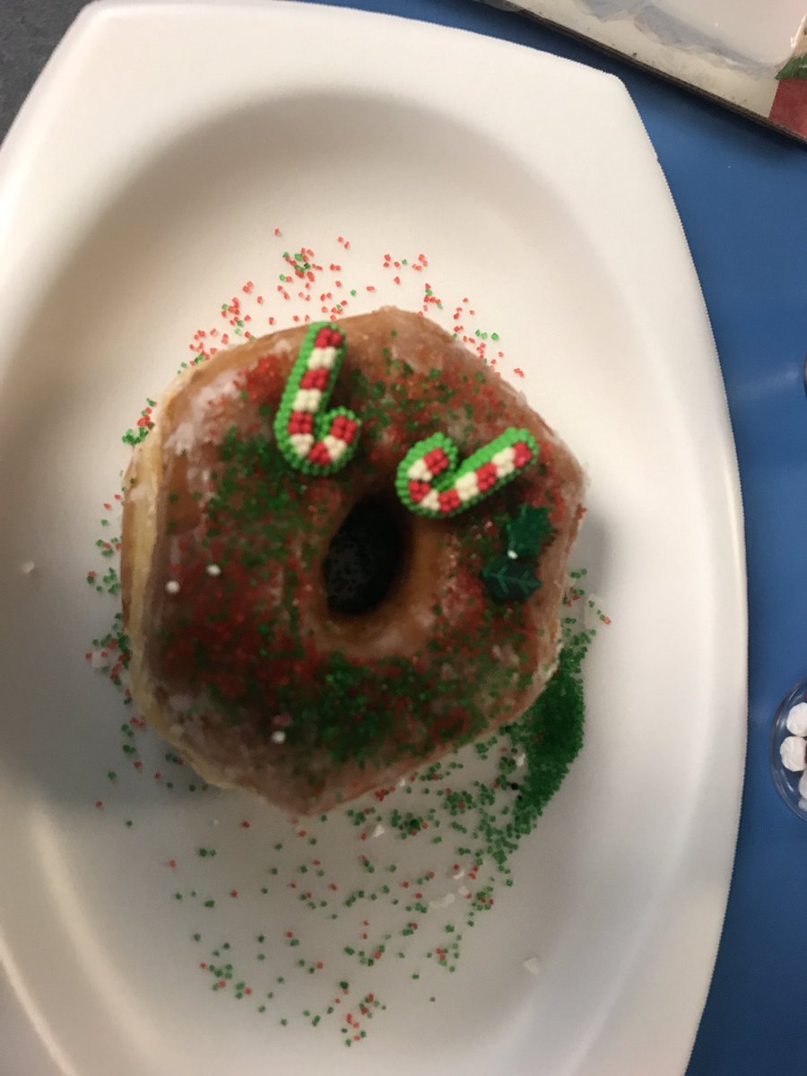 Donut wreath! <a href="/whatsnewatrjh/">Robinson Jr. High</a> #robinsonisd