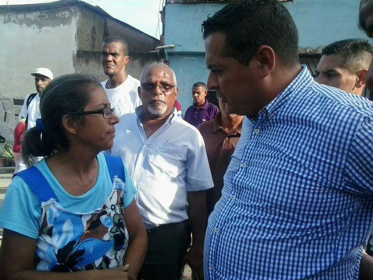 PorTiGuarenas's tweet photo. #CarlosRuiz sigue en la calle junto al pueblo. #PorTiGuarenas Si #Podemos #Plaza #Miranda #SanJose #CalleZamora #Clavellinas #Cogoyal
#Guamacho #CalleBermudez #Victoria https://t.co/0EjFZNOkWx