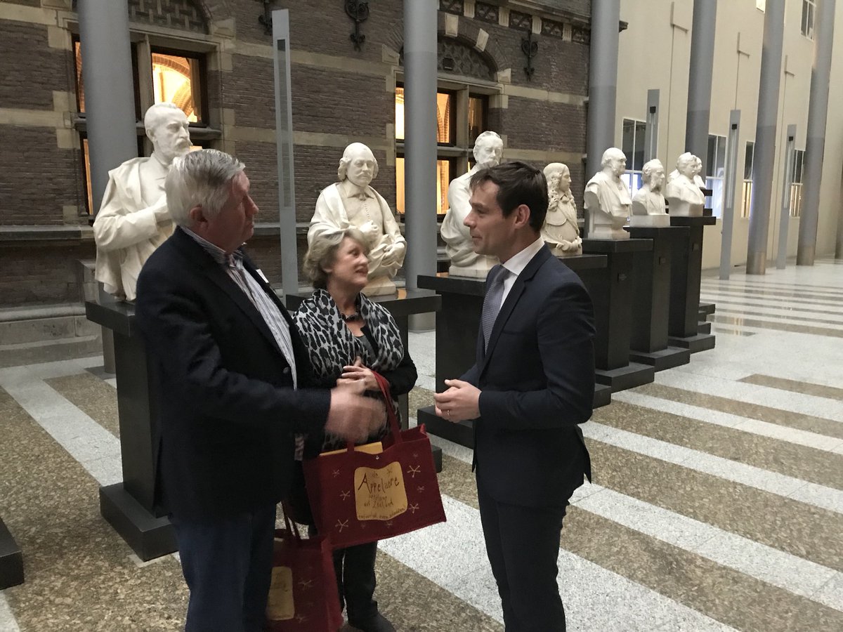 Toevallige ontmoeting, de familie Tazelaar (<a href="/appelaere/">De Appelaere</a>) brengt een prijs voor @Martijncda #Zeeland