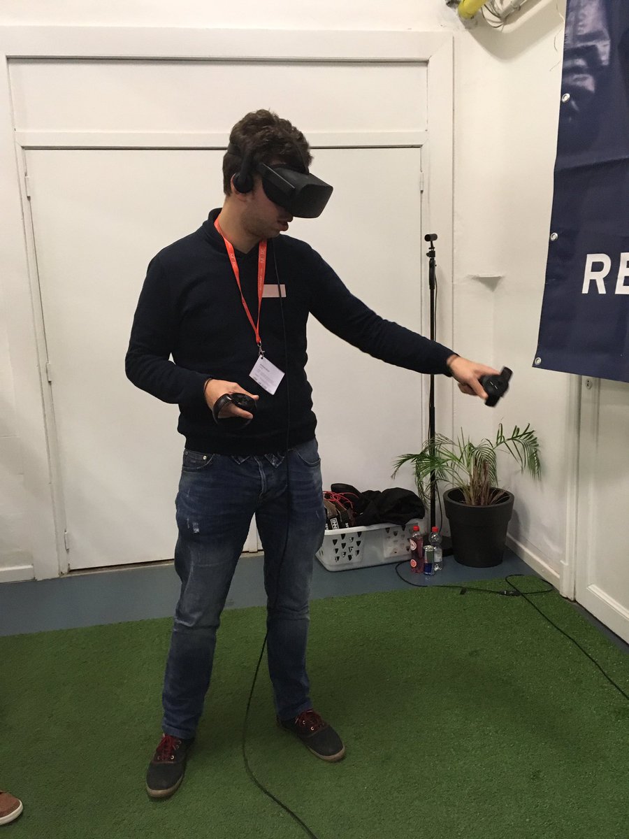 JobfactoryTM's tweet image. De eerste mensen waagden zich al aan de VR en waren het unaniem eens: SUPER! #vokatalentenmarktME @VokaKvKMechelen