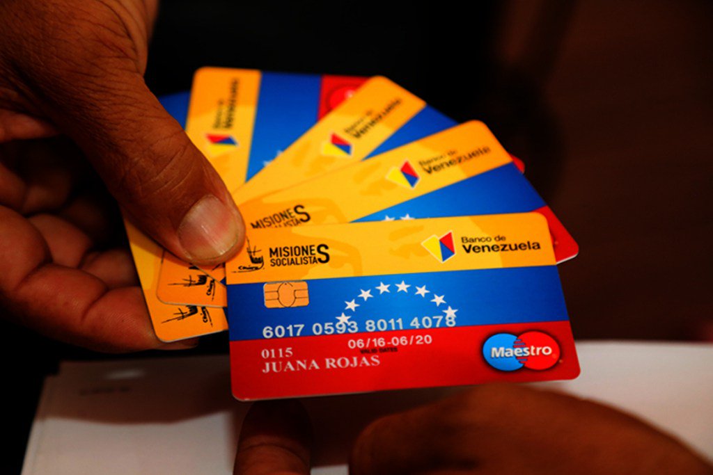 Dmetropolitano's tweet photo. #NotiLocales| Entregadas más de 80 mil tarjetas socialistas en Anzoátegui #7Dic https://t.co/K7uDCoeN9K https://t.co/AGFo1LyzBQ