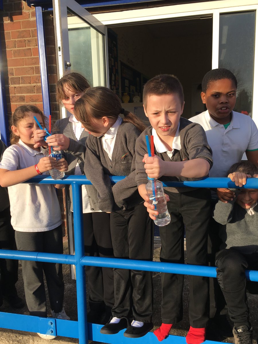 Windmill5K's tweet photo. Investigating how the heart pumps blood around our bodies using recycled bottles! #musicfederation #Windmill5W https://t.co/pXjHheYeqM