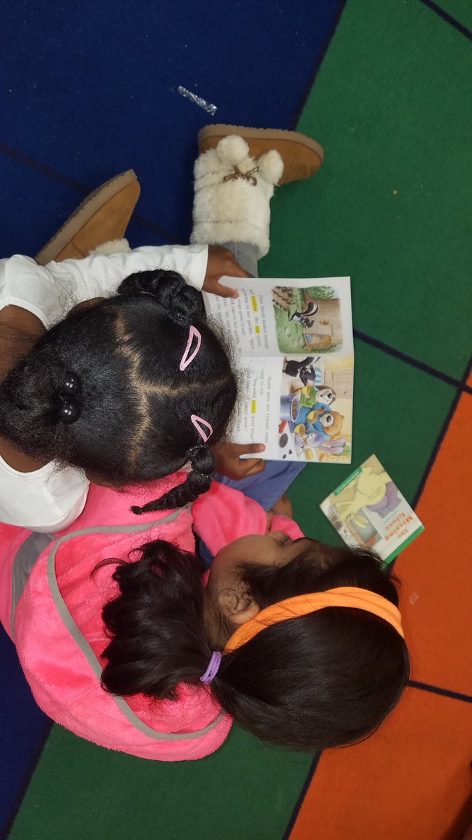 CriswellGinger's tweet photo. Mrs. Criswell's 4th graders and Mrs. Steiger's first graders buddying up to share a book on a cold, rainy day! @NPERockets https://t.co/46V3nBgU3F