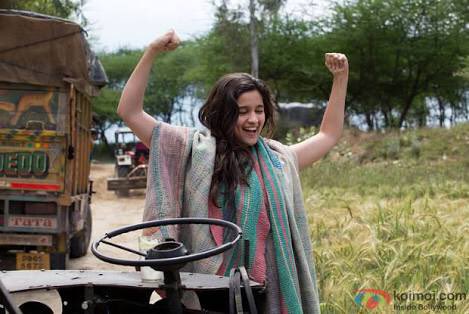 OurWorld_Alia's tweet photo. HIGHWAY :A film that made us smile  &amp;cry.The way Alia portrayed her character and showed us what freedom is ! Just FANTASTIC @aliaa08 ♥️😘 https://t.co/vf3r4GgzhD
