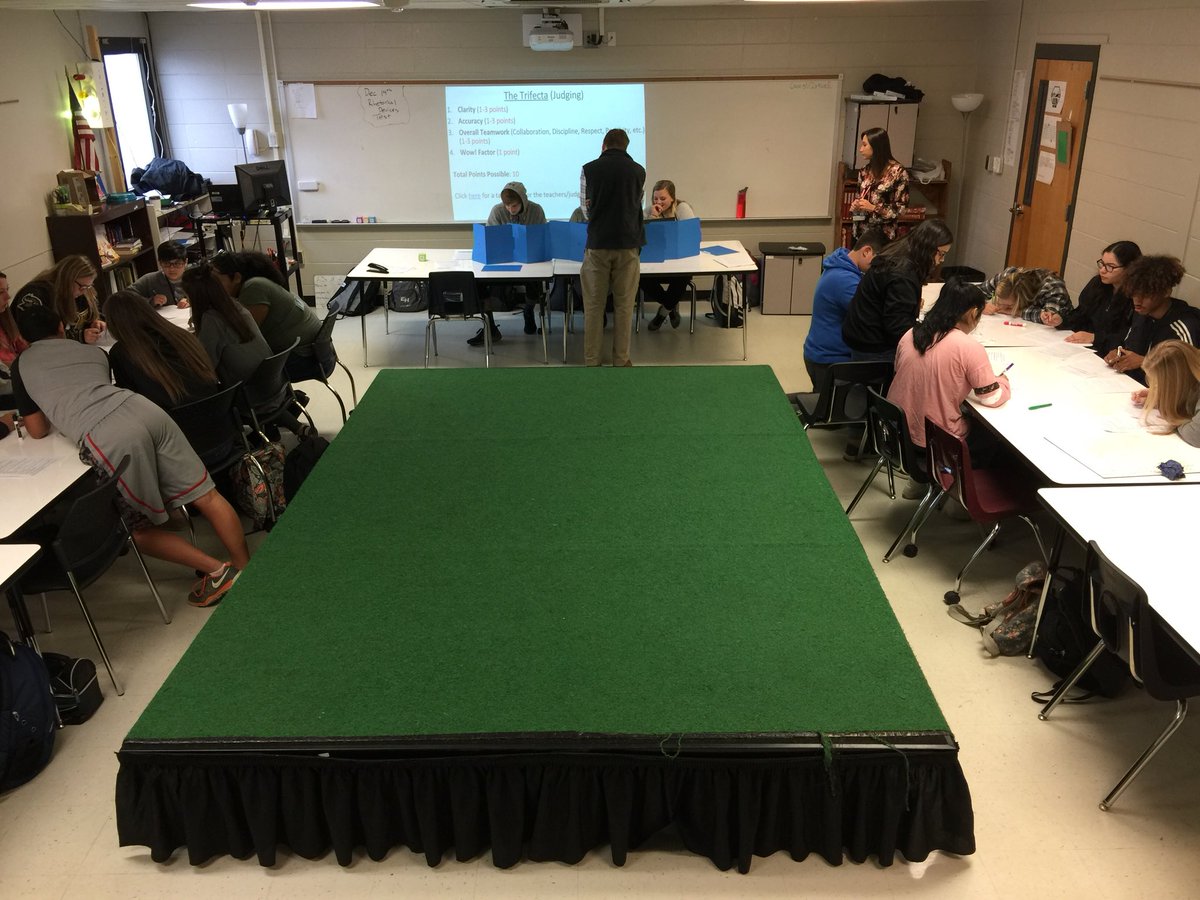 EHHSVikings's tweet photo. Mr. Burle’s class in @Studio113_EHHS participating in “The Trifecta” interactive learning structure. https://t.co/E4ManjGBVt https://t.co/3k0oiVe93o