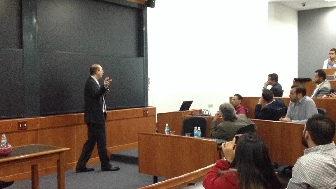 IESA's tweet photo. Prof. del IESA Urbi Garay: “Cuando hay devaluación, hay una caída de los precios de inmuebles. Luego cuando hay estabilidad, se recuperan” | III Seminario de Mercado de Capitales https://t.co/GhKRMlBcYN