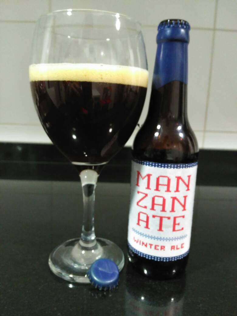 #HoyRecomendamos "Manzanate", interpretación líquida de un postre típico elaborada en colaboración por <a href="/BiribilBrewing/">Biribil Brewing</a> y Sesma Brewing. Winter ale de corte belga elaborada con manzana, canela, anis estrellado, uvas y ciruelas pasas y orejones de albaricoque. Sublime.