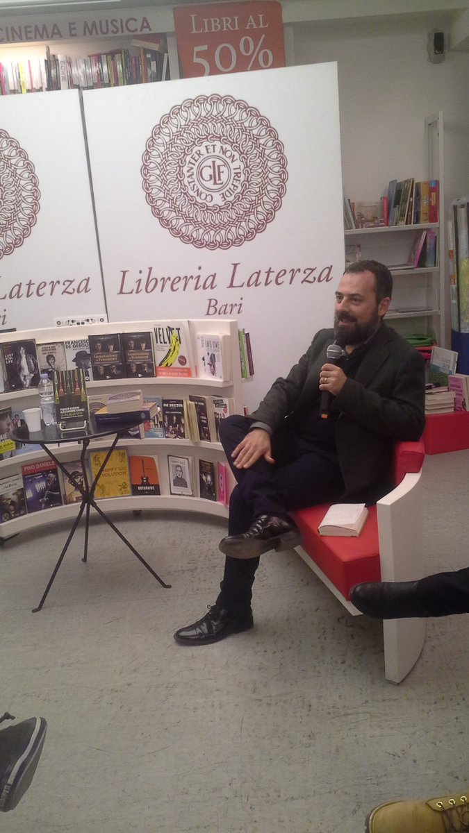 LibreriaLaterza's tweet photo. 6/12/2017Mercoledì con la storia in collaborazione con l’Ass. Centro Studi Normanno Svevi. 
Alessandro Vanoli presenta il suo ultimo libro "La via della seta".
È intervenuto Francesco Violante. 
#LibreriaLaterza #Storia https://t.co/IV29DjkY72