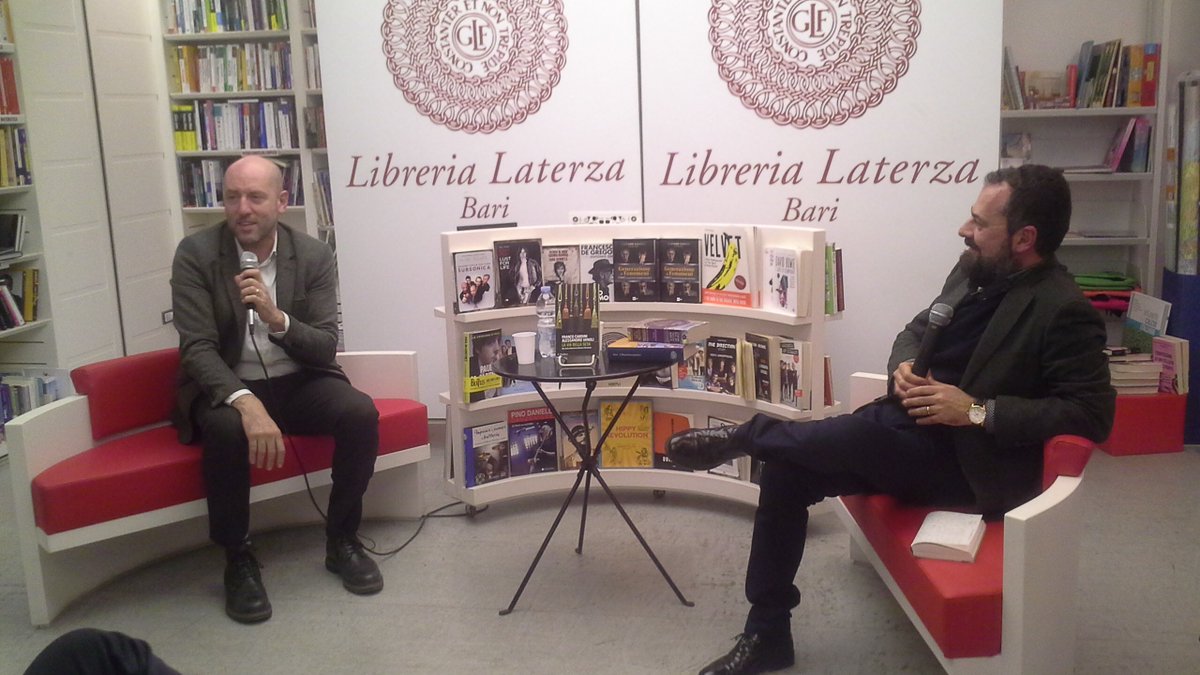 LibreriaLaterza's tweet photo. 6/12/2017Mercoledì con la storia in collaborazione con l’Ass. Centro Studi Normanno Svevi. 
Alessandro Vanoli presenta il suo ultimo libro "La via della seta".
È intervenuto Francesco Violante. 
#LibreriaLaterza #Storia https://t.co/IV29DjkY72
