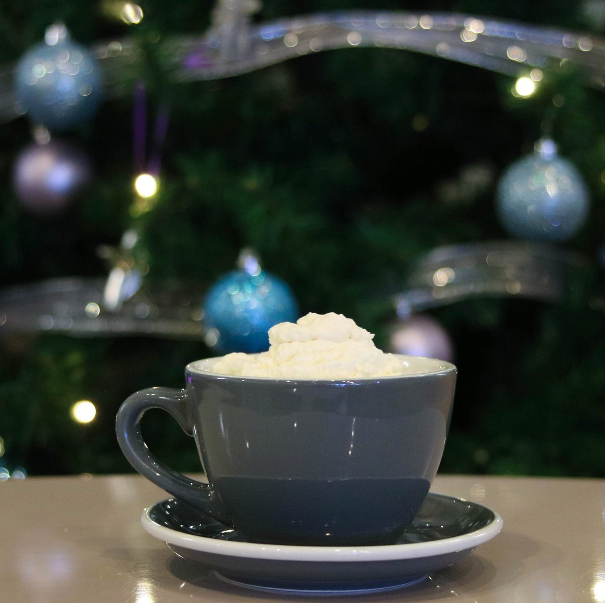 jpscoffee's tweet photo. The first snow of the season calls for celebration! White Candy Cane Mocha, anyone? https://t.co/HtzvqJICIn