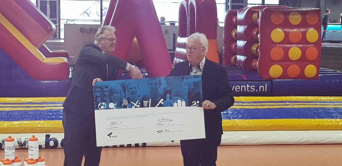 Zojuist ondertekening Live Style Visie door directie <a href="/OGVO_Venlo/">OGVO Venlo</a>  met @Valuas_OGVO <a href="/Blariacum_OGVO/">Blariacumcollege</a> <a href="/DenHulster_OGVO/">College Den Hulster</a> en wethouder sport  <a href="/gemeentevenlo/">Gemeente Venlo</a>. #lanceringsweek #inzetcombinatiefunctionaris #waardevansportengezondheid