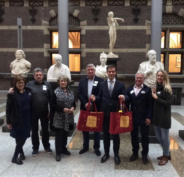 Ik mocht de directie en medewerkers van #familiebedrijf <a href="/appelaere/">De Appelaere</a> ontvangen en ontving 2 heerlijke en gezonde sap-pakketten! 1 voor mijn secretariaat en 1 voor mij! Veel dank en groeten aan <a href="/PdeMilliano/">Patricia de Milliano</a>