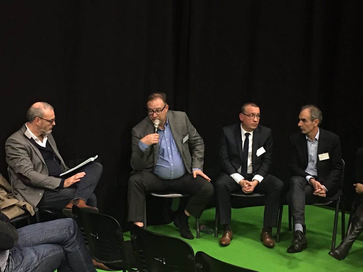 sthiroine's tweet photo. @BryLionel présente au #FDI2017 l'offre et l'expertise smart transport de @gfiinformatique #@INTERCOnnectes  #smartcity https://t.co/vjOXvxkjqJ