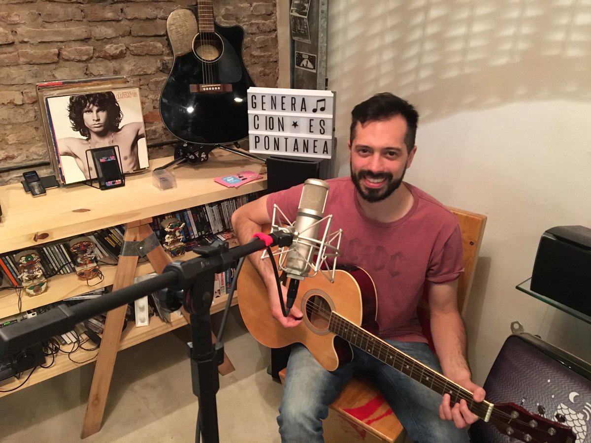 genespontanea's tweet photo. Altos uachs en la radio! Gracias a todos los medios que se copan expandiendo #ElLugar. Sin Filtro por @RadioEnCasa 🌶️🎙️#guitar #acustic #radio #streaming #morrison #jimmorrison #guitarra #acustico #acoustic #live https://t.co/8QqAOXaaQn