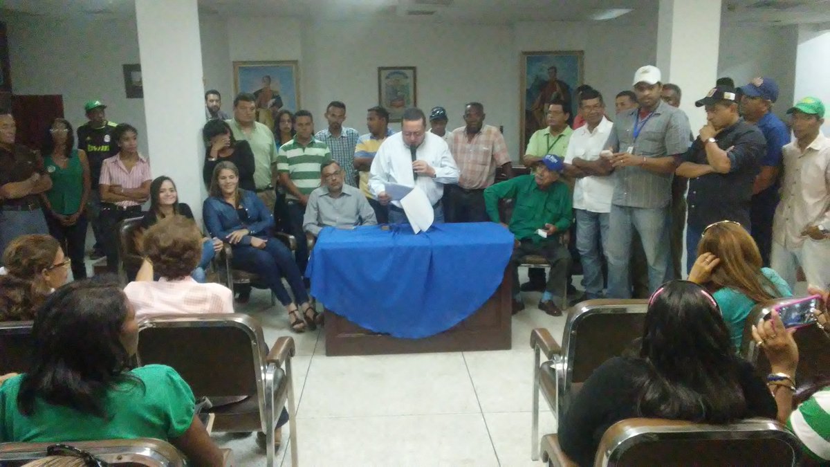 UntAlonsoOjeda's tweet photo. ¡"Lagunillas repite"! El máximo líder del Municipio Lagunillas se reúne con su militancia (COPEI), en compañía de los militantes del partido #UNT #UNTParroquiaAlonso presente para trabajar arduo y en alianza este #10D #EnDefensaDelZulia https://t.co/aREG2lGqd1