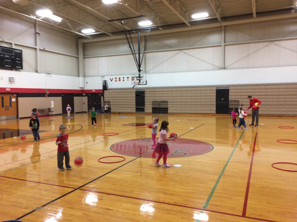 GoStockbridge's tweet photo. Future Stockbridge basketball stars!  #stockbridgepride #basketballrocks https://t.co/66cCHCrO5W