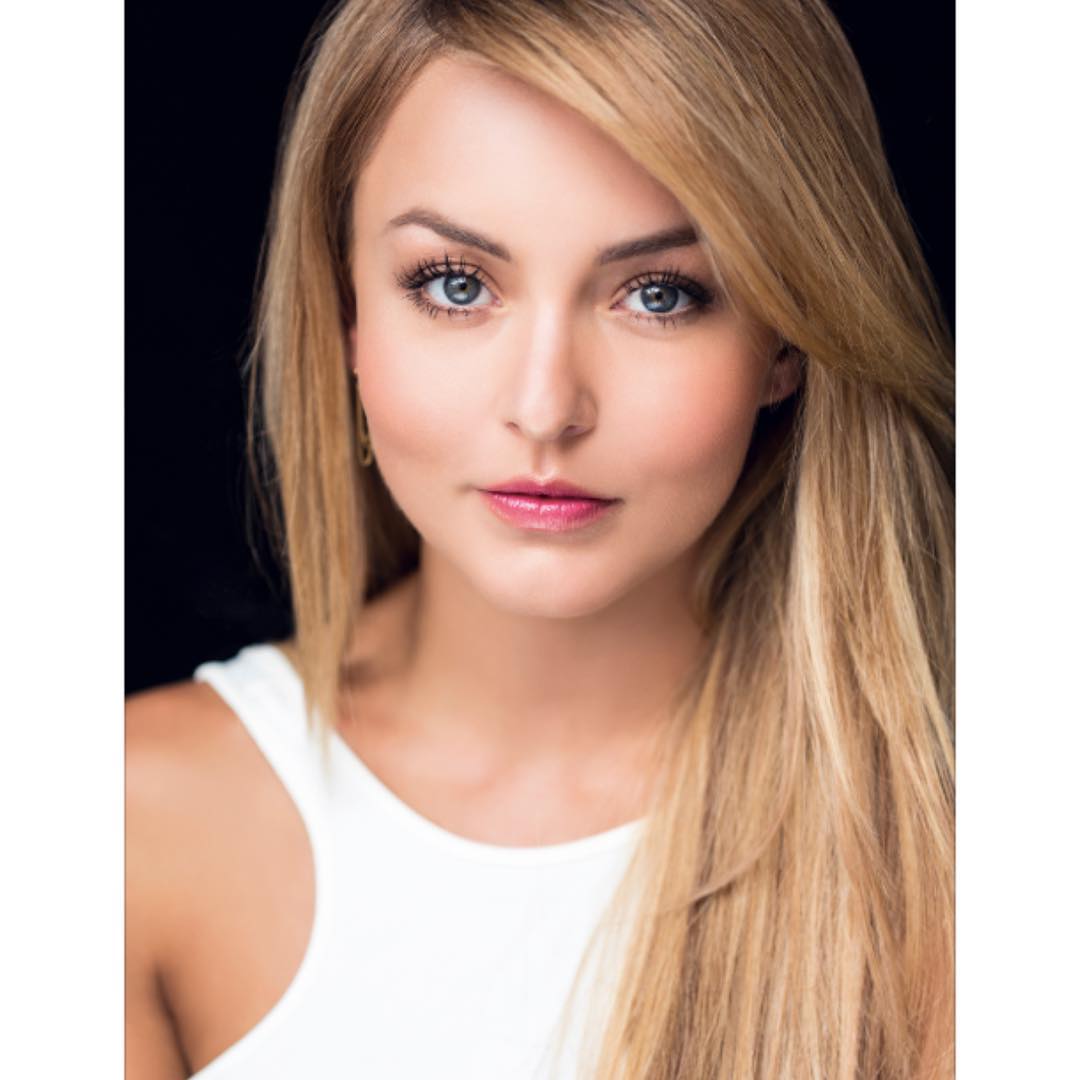 Belleza como la de <a href="/Anboy88/">Angelique Boyer</a> merece ser compartida. ¿Te gusta cómo luce? 😍😍