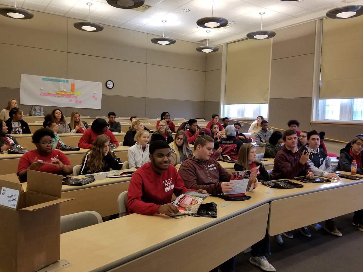 TracyWrisinger's tweet photo. #AVID Elective Freshmen and Sophomores on campus visit orientation at @UCentralMO @LSNActivities @lsnbroncos @LSNorthswim @LSR7 @JMeis #nevertooearly https://t.co/IIjlhckuoo