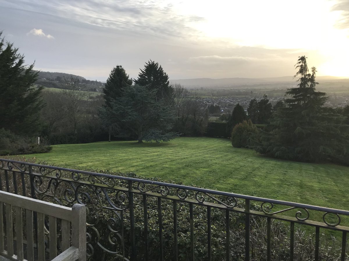 thebarnmouse's tweet photo. A fine lunch in Cleeve Hill with @bmmtweet &amp; of course Mrs Tweet , Christmas starts now 🥂🍾⛄️ https://t.co/Vani5PfYLF