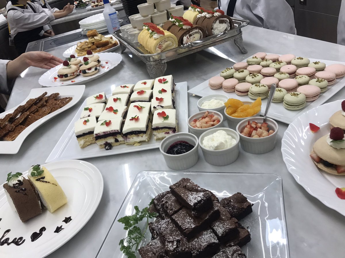 名古屋スイーツ カフェ専門学校 今日の授業はスイーツビュッフェ みんなでいろんな種類のケーキを食べていました 生徒からおすそ分けももらいました みんなありがとう 名古屋スイーツ 製菓学校 ケーキ スイーツビュッフェ スイカフェ 名古屋スイーツ カフェ専門学校 今日の授業はスイーツビュッフェ みんなでいろんな種類のケーキを食べていました 生徒からおすそ分けももらいました みんなありがとう 名古屋スイーツ 製菓学校 ケーキ スイーツビュッフェ スイカフェ