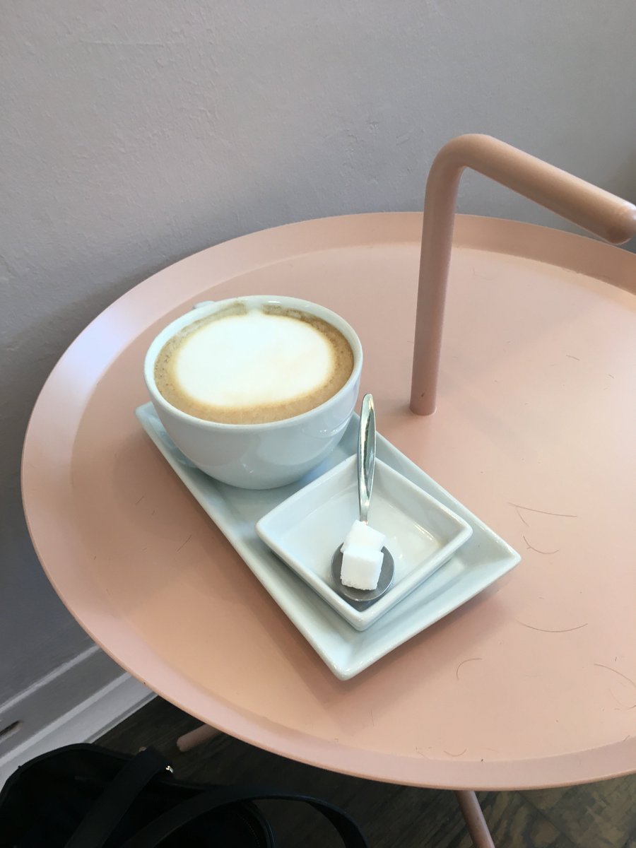 #Auszeit für #Mama - Neuer #Haarschnitt  mit köstlichem #Milchkaffee ☕️💕 #momlife  #lebenmitkindern #coffeebreak #happy #relaxed #photooftheday