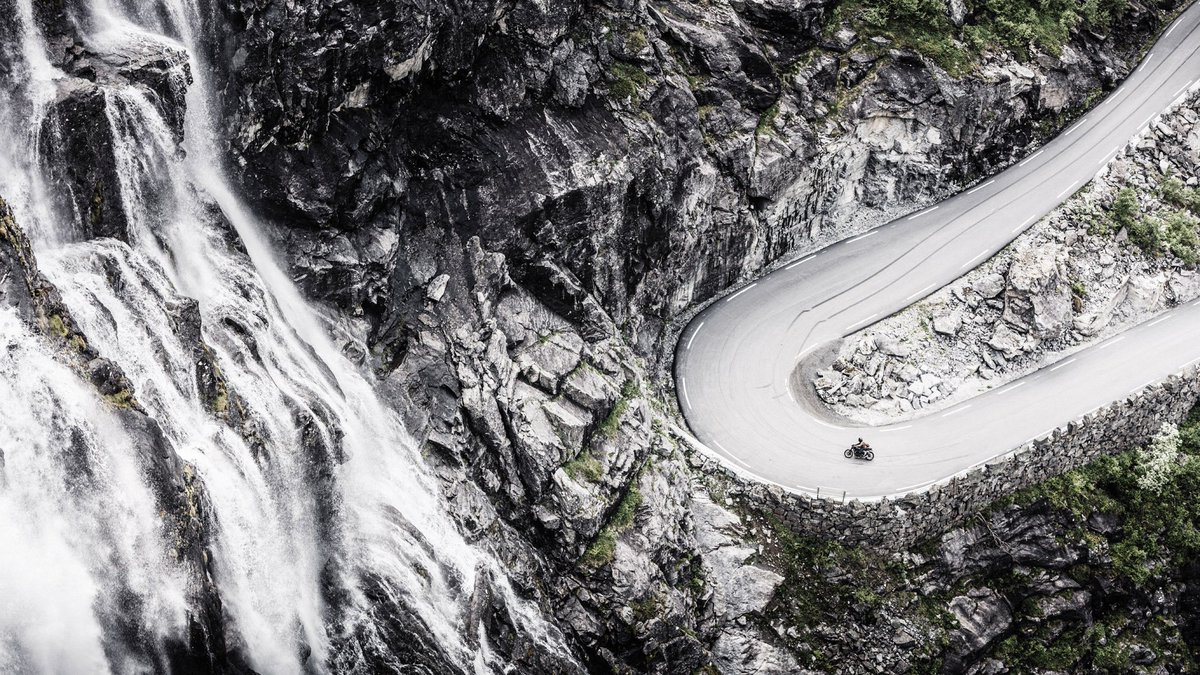 Difficult roads often lead to more beautiful destinations. ✌️🇳🇴
#trollstigen #road #destinations #travel #exploremore