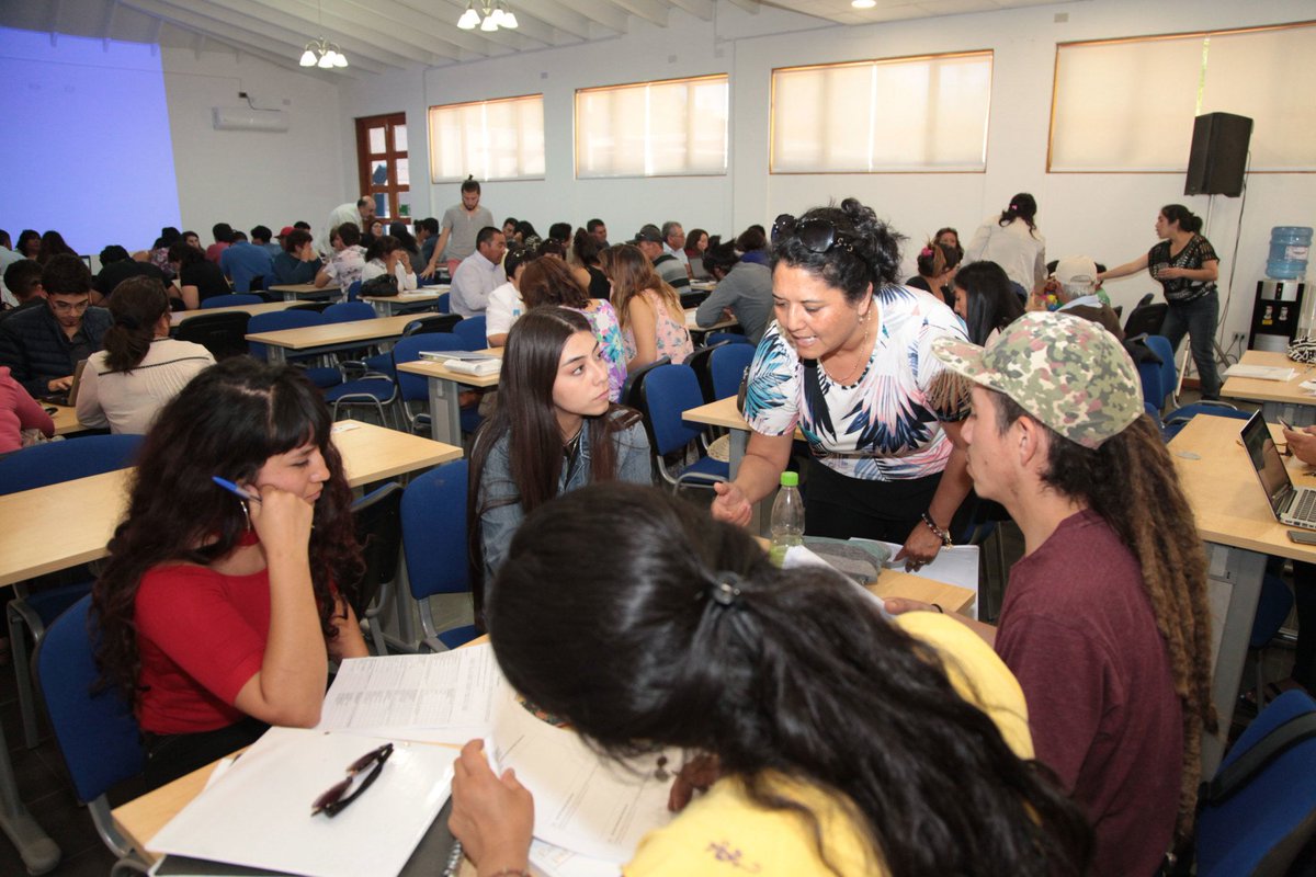 SomosChoapa's tweet photo. 170 emprendedores de #Salamanca participaron en la primera fase del #ProgramaCosecha, que incluyó:
✔︎ postulación a fondos ✔︎ capacitaciones para potenciar sus distintas actividades - turismo, agropecuario y artesanía - 🙌
#VivaSalamanca @aminerals https://t.co/EpVeoasKcN https://t.co/Epgth8feKR
