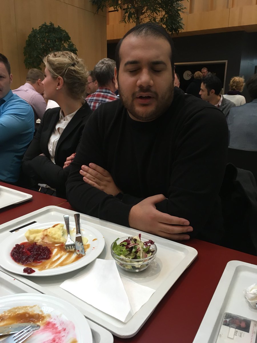 T_Digicamp's tweet photo. Auch Digitalisierer brauchen mal was zwischen die Zähne #telekomwall https://t.co/Fk1FjPJxum
