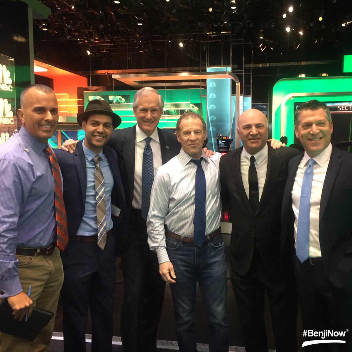 BenjiLock's tweet image. Thank you so much @kevinolearytv, @HamptonProducts, @CNBC, @ScottWapnerCNBC and everyone from @HalftimeReport! What a great experience to be surrounded by positive energy! Muchas Gracias! 💙 🙏 🙌 #BenjiNow #HalftimeReport #SharkTank #CNBC