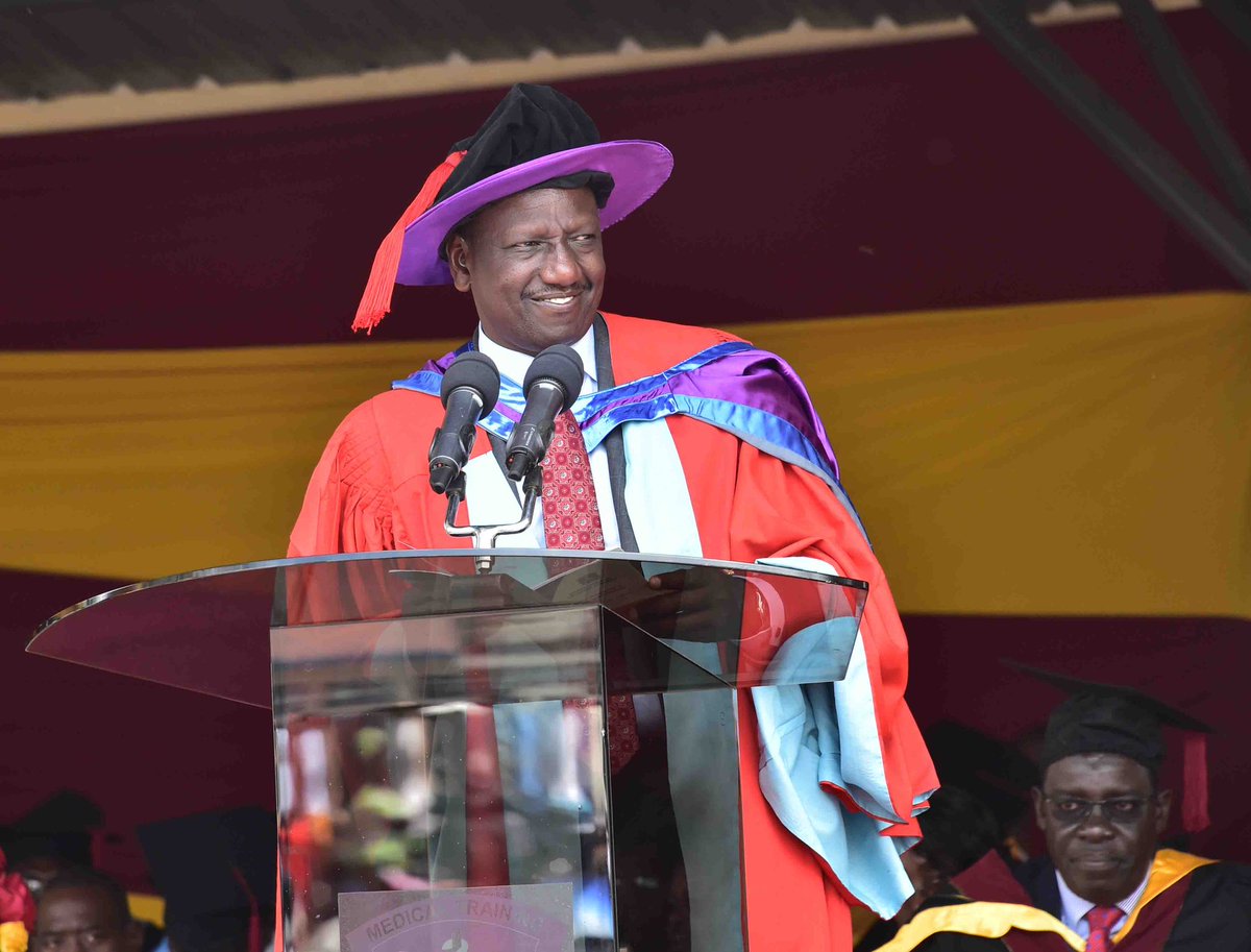 WilliamsRuto's tweet photo. During the Kenya Medical Training College (KMTC) graduation ceremony, Nairobi County. https://t.co/c3uak5uh3j