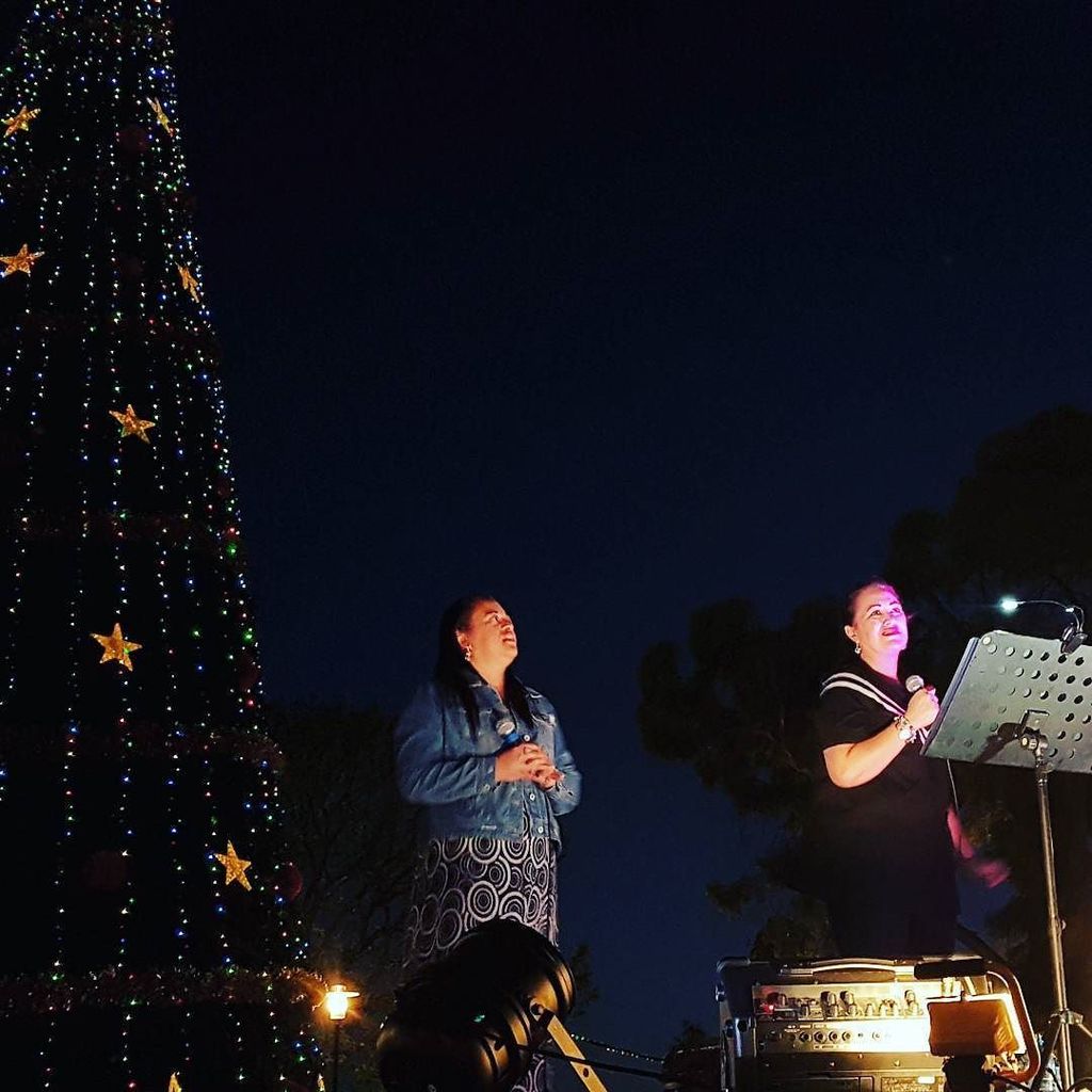 e13arts's tweet photo. Lovely voices resonating through the St Barb's Square this evening. @cityofkalgoorlieboulder • • •
#E13arts #music #livemusic #performance #cbdactivation #singing #vocals #christmas #townsquare #kalgoorlie #welovekb https://t.co/08ThKLKi7I https://t.co/984EhWGUWK